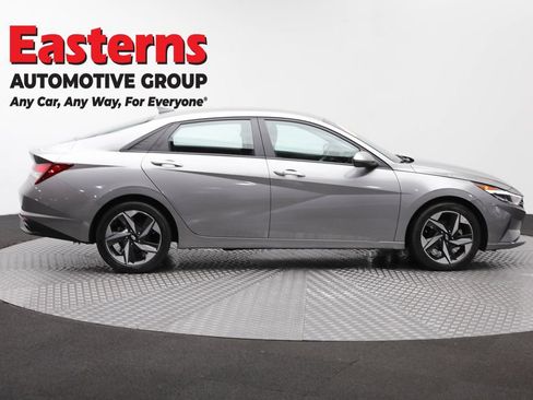 Used 2023 Hyundai Elantra SEL w/ Convenience Package FWD image 4