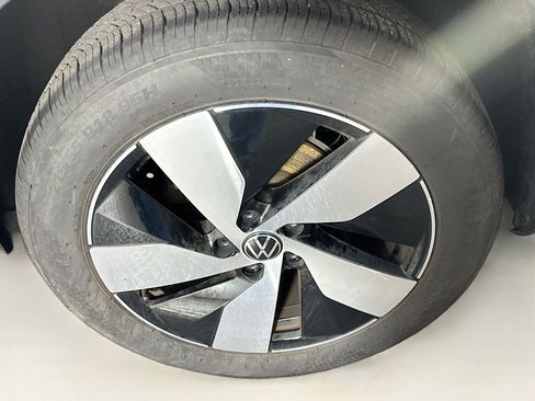 Used 2025 Volkswagen Taos S image 11