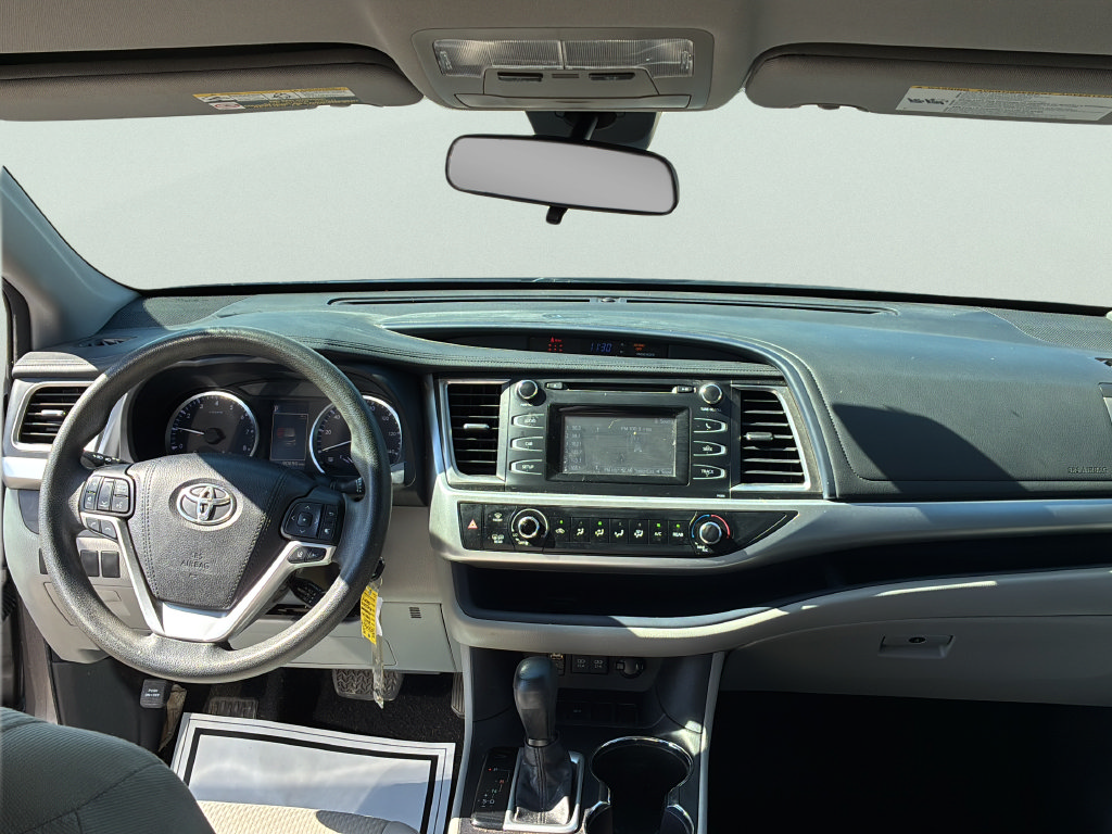 Used 2017 Toyota Highlander LE FWD image 19