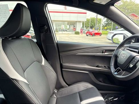 Used 2025 Toyota Camry SE FWD image 15
