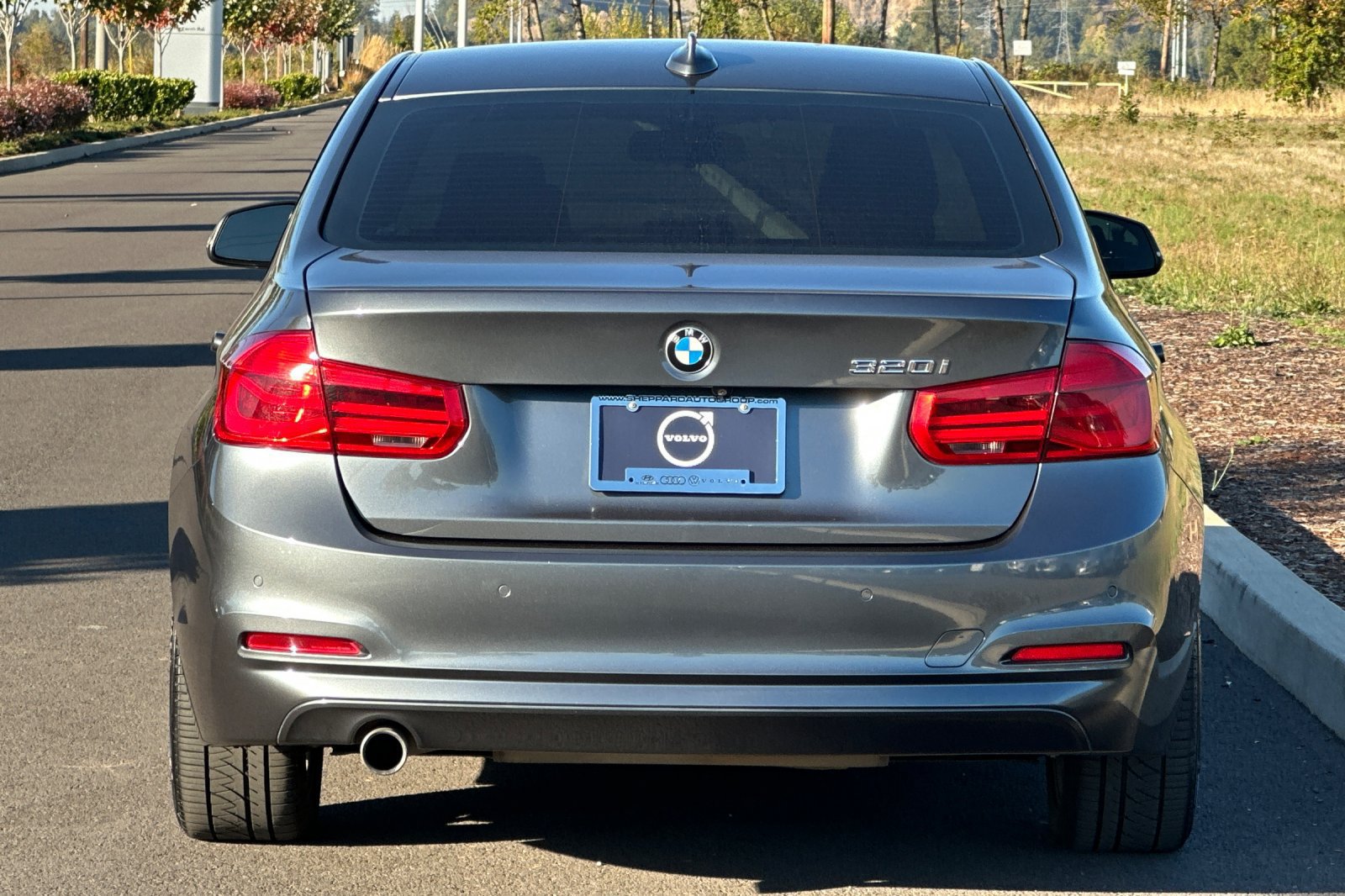 Used 2018 BMW 320i Sedan RWD image 4