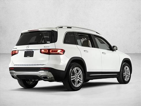 Used 2023 Mercedes-Benz GLB 250 4MATIC image 5