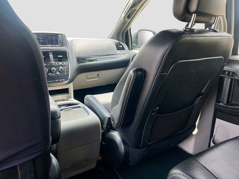 Used 2019 Dodge Grand Caravan SXT FWD image 21