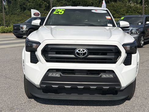 Certified 2025 Toyota Tacoma SR5 AWD/4WD image 2