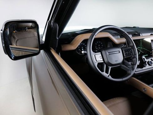 New 2026 Land Rover Defender 130 X-Dynamic SE image 23