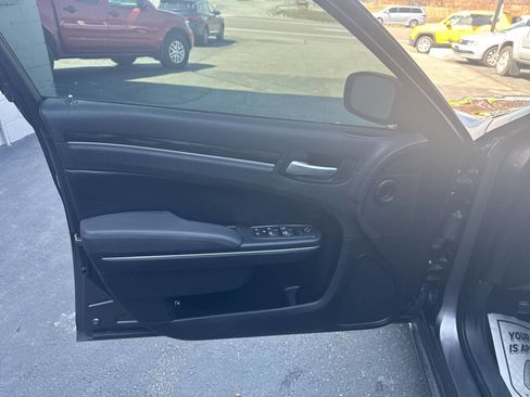 Used 2015 Chrysler 300 Limited image 15