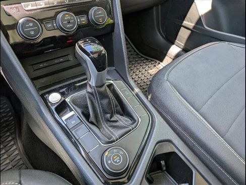 Certified 2024 Volkswagen Taos SE w/ Panoramic Sunroof Package image 39