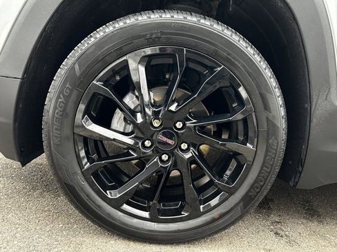 Used 2023 GMC Terrain SLE w/ Driver Convenience Package image 8