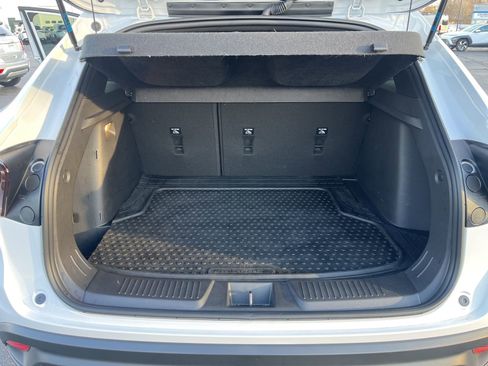 Certified 2025 Chevrolet Trax RS image 17