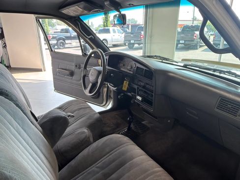 Used 1992 Toyota Pickup Deluxe AWD/4WD image 18