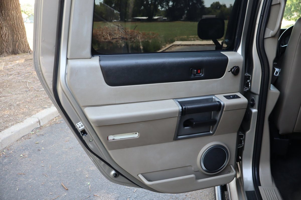 Used 2003 HUMMER H2 w/ Preferred Equipment Group AWD/4WD image 25