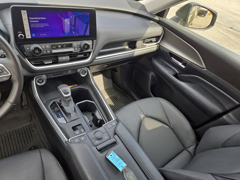 Used 2024 Toyota Grand Highlander AWD image 22