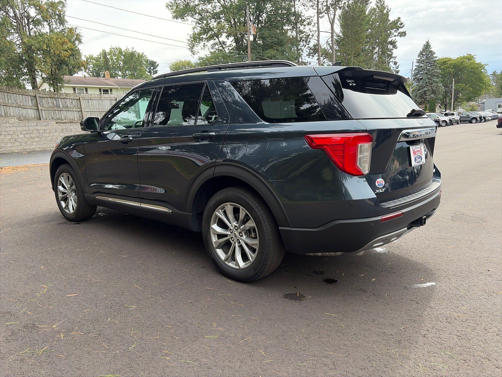 Used 2024 Ford Explorer XLT w/ Equipment Group 202A AWD/4WD image 4