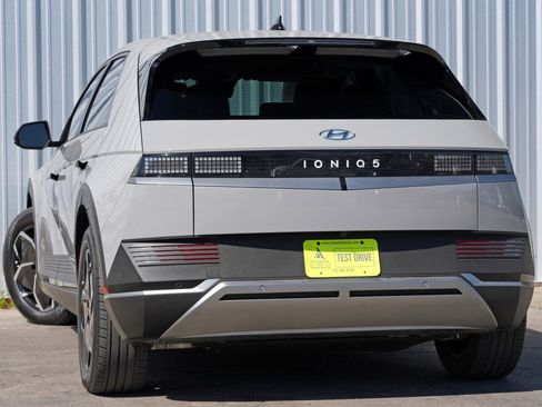 Used 2024 Hyundai Ioniq 5 SEL RWD image 5