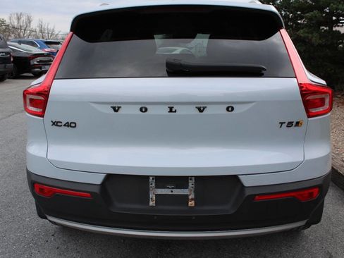 Used 2020 Volvo XC40 T5 Momentum image 9
