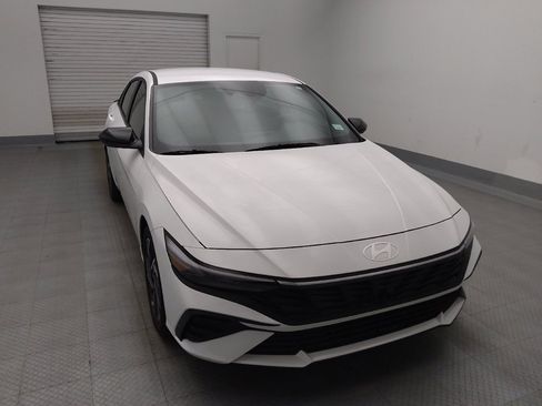 Used 2025 Hyundai Elantra Sport FWD image 14