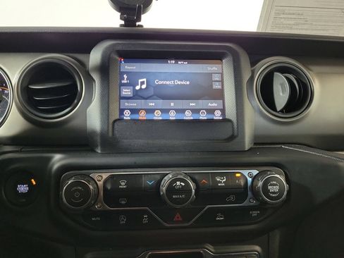 Used 2022 Jeep Wrangler Sport AWD/4WD image 19