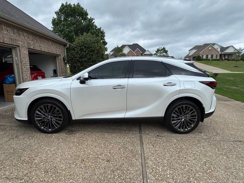 Used 2025 Lexus RX 450h AWD w/ Convenience Package image 2