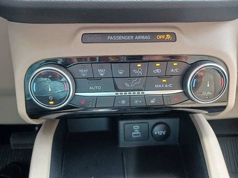 Used 2022 Ford Escape SEL w/ Class II Trailer Tow Package AWD/4WD image 16