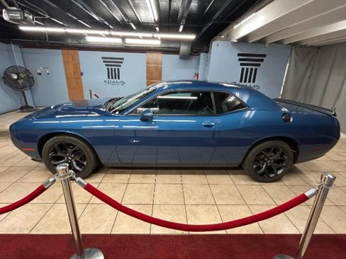 Used 2020 Dodge Challenger SXT w/ Blacktop Package image 2