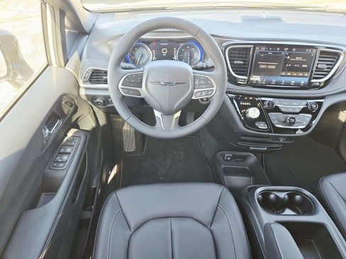 New 2026 Chrysler Pacifica Select FWD image 10