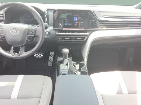 Used 2026 Toyota Camry SE FWD image 25