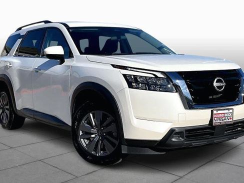 Certified 2024 Nissan Pathfinder SV image 2