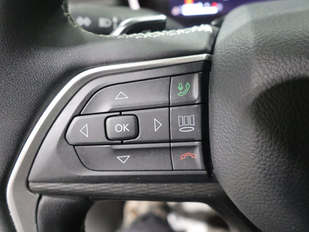 Used 2023 Jeep Grand Cherokee Altitude AWD/4WD image 33