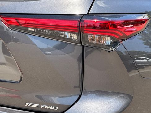 Used 2022 Toyota Highlander XSE AWD/4WD image 30