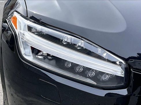 Used 2021 Volvo XC90 T6 Momentum w/ Protection Package Premier AWD/4WD image 27