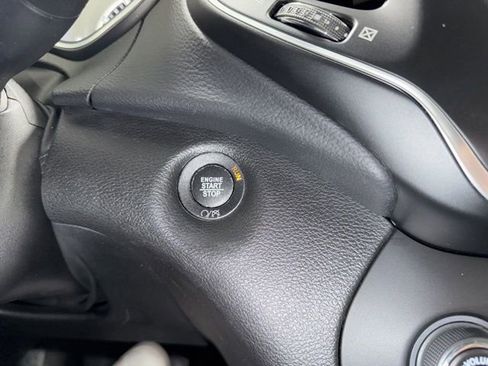 Used 2021 Jeep Cherokee Latitude Lux image 24