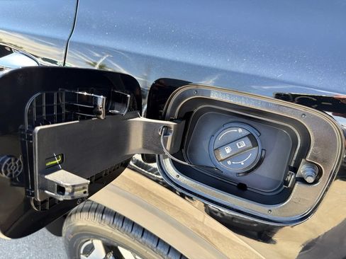 Used 2025 Kia Telluride S AWD/4WD image 13