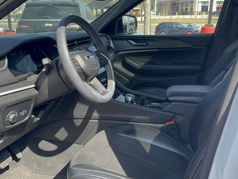 Used 2023 Jeep Grand Cherokee Altitude image 26