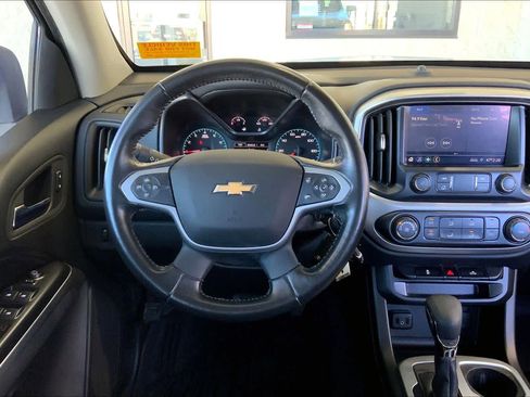 Used 2022 Chevrolet Colorado LT w/ Chrome Appearance Package image 5