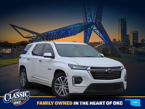 Used 2023 Chevrolet Traverse High Country image 1