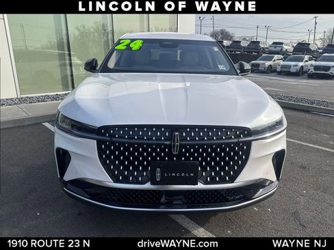 Used 2024 Lincoln Nautilus Premier image 11