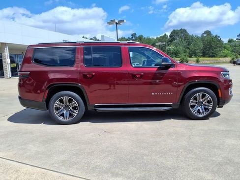 Used 2024 Jeep Wagoneer Series II w/ Flexible Seating Group RWD image 2