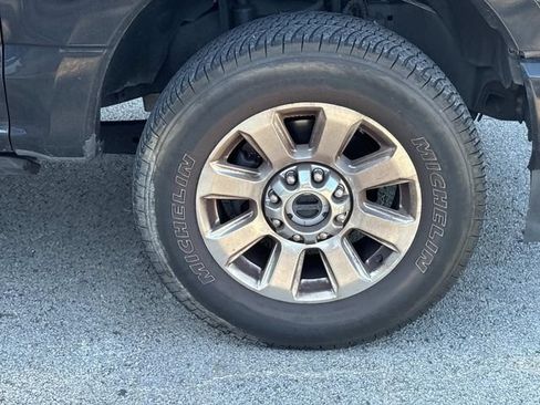 Used 2022 Ford F350 Platinum w/ FX4 Off-Road Package AWD/4WD image 9