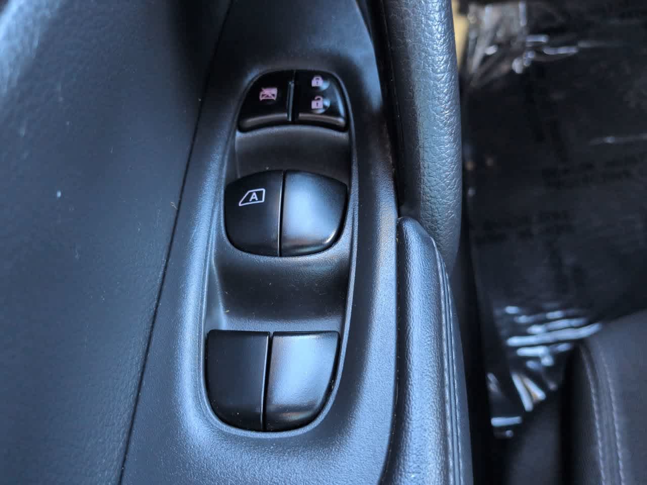 Used 2018 Nissan Rogue SV FWD image 22