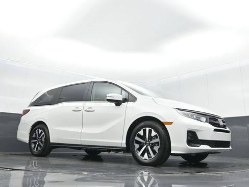 Certified 2026 Honda Odyssey EX-L image 10
