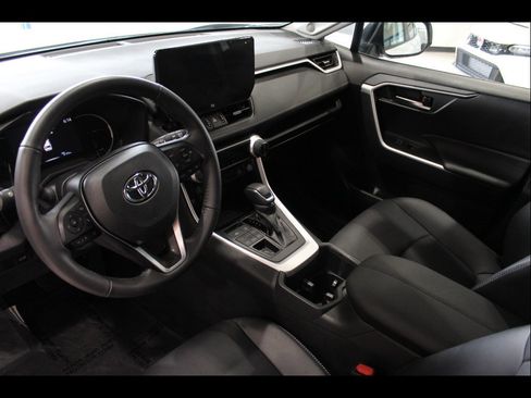 Used 2023 Toyota RAV4 XLE Premium image 13