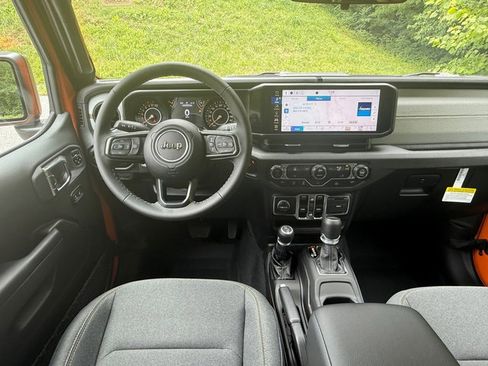 New 2025 Jeep Gladiator Sport image 12