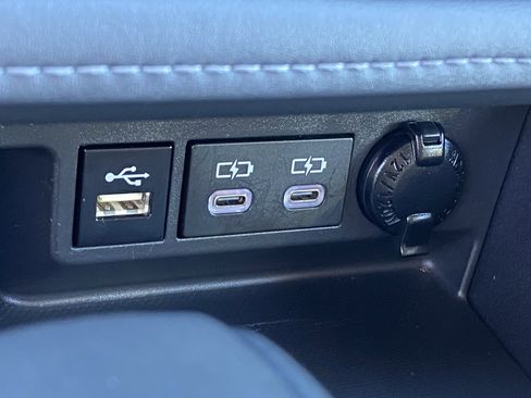 Used 2024 Toyota Highlander LE image 23