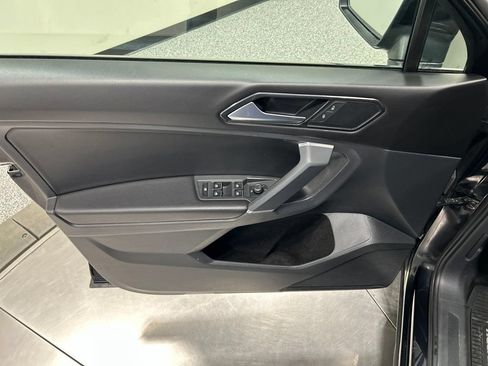 Used 2018 Volkswagen Tiguan SE w/ Panoramic Sunroof Package AWD/4WD image 14