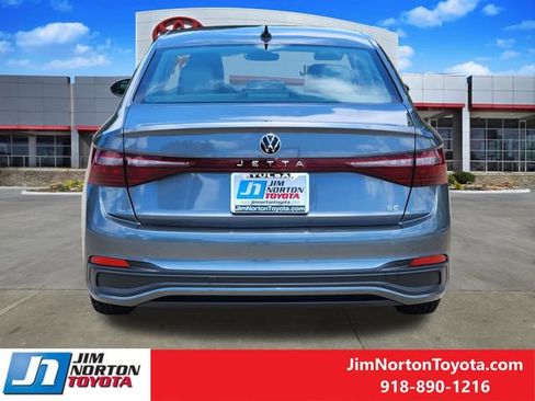 Used 2025 Volkswagen Jetta SE FWD image 7
