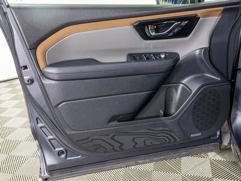 Used 2025 Subaru Forester Sport image 37