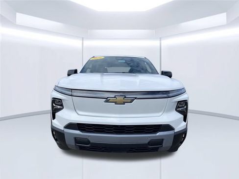 Used 2026 Chevrolet Silverado EV LT AWD/4WD image 15