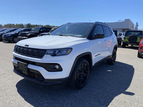 Certified 2022 Jeep Compass Altitude w/ Sun and Sound Group AWD/4WD image 9