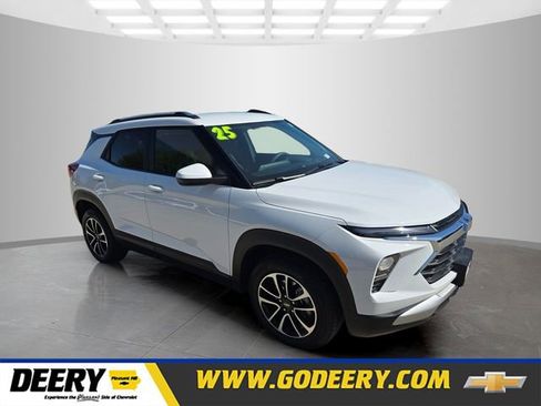 Used 2025 Chevrolet TrailBlazer LT AWD/4WD image 1