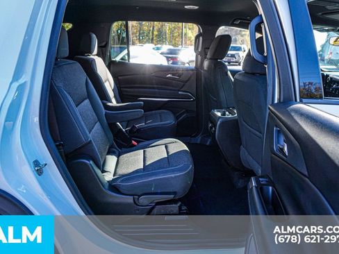 Used 2024 Chevrolet Traverse LT image 24